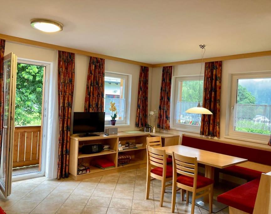 Apartment Exklusives Mit 3 Schlafzimmern & 3 Baedern *